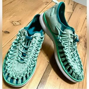KEEN Uneek Sneaker Sandal - women’s aqua/teal/light gray EUC outdoor shoe